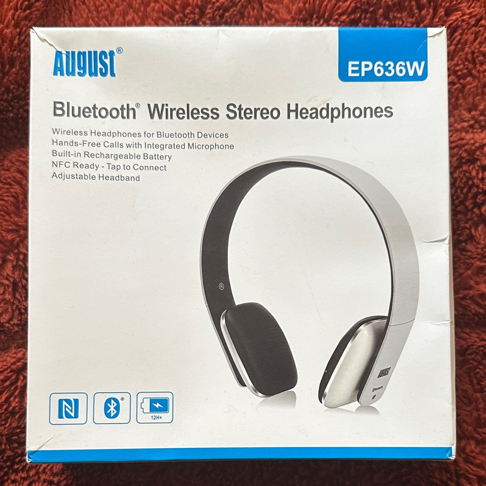 EP636W Bluetooth Wireless Headphones - Black and White